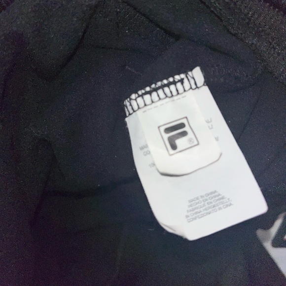 Black Fila Trim zip up sweater🫶🏼Size Large but can fit like a medium - Picture 4 of 6